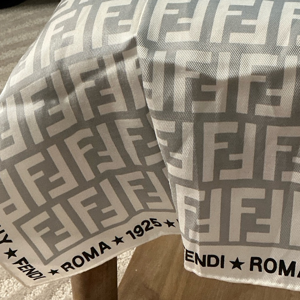 FENDI ‘ROMA 1925” FF ~ iconic luxury, classic silk scarf - Picture 4 of 4
